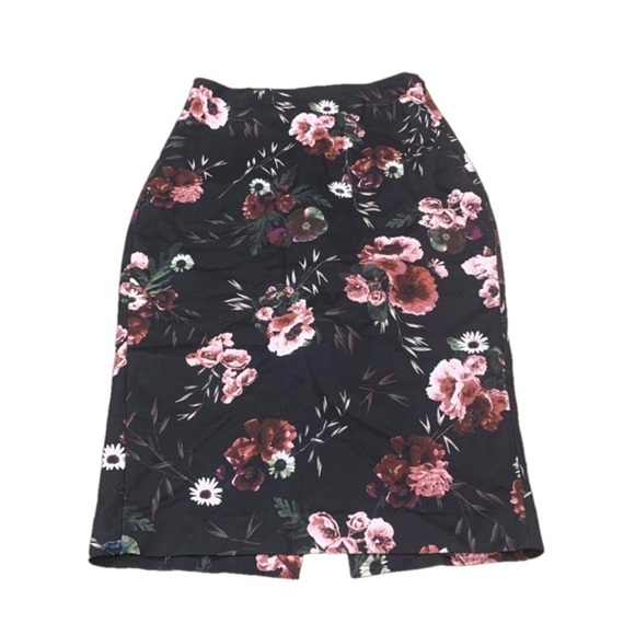 RW&CO. Dresses & Skirts - ❤️ RW&co black floral skirt